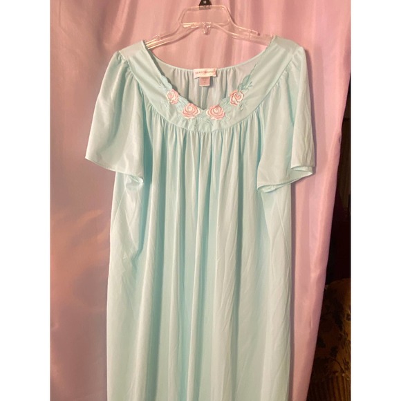 Shadowline’s pale blue nightie Embroidered Yoke Petals design  1x - Picture 9 of 11